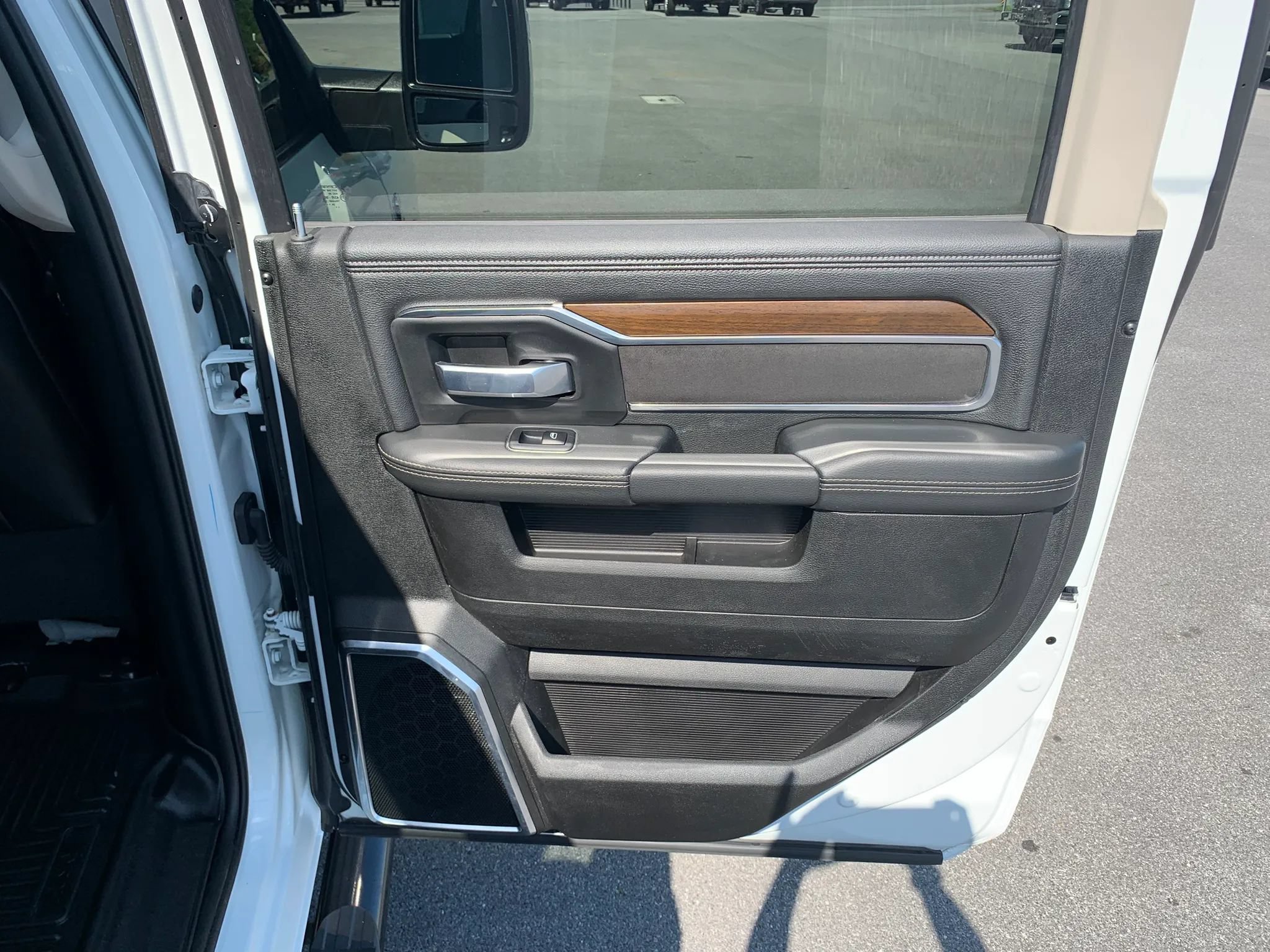 Used 2024 RAM 2500 Laramie AWD/4WD image 32