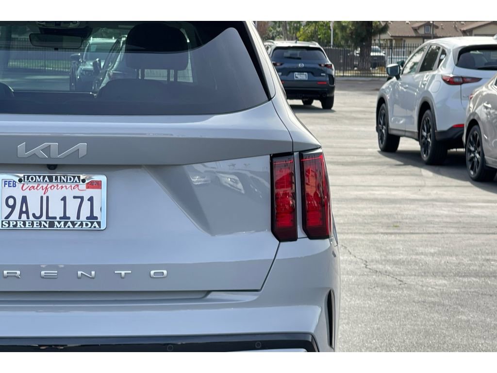 Used 2022 Kia Sorento EX w/ Panoramic Sunroof Package image 16