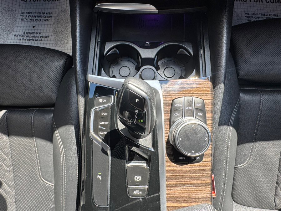 Used 2022 BMW 530i xDrive w/ Premium Package image 26