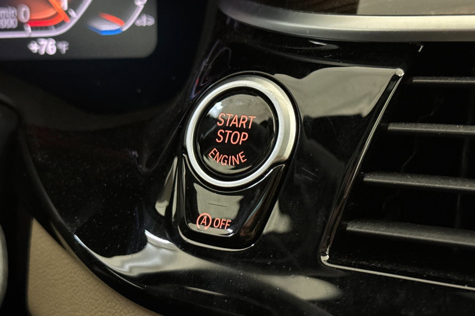 Certified 2023 BMW 530i w/ Premium Package image 34