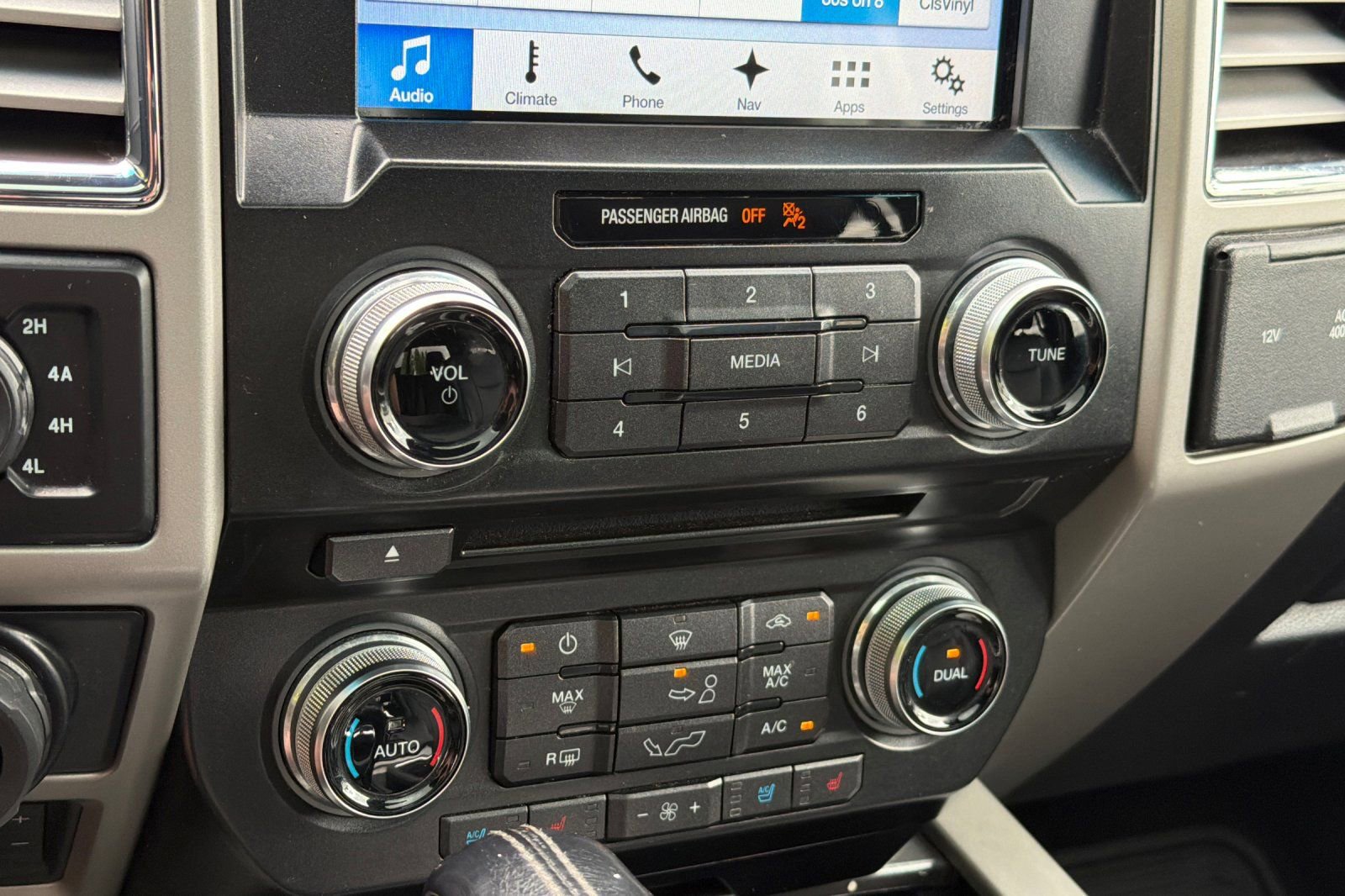 Used 2016 Ford F150 Lariat w/ Equipment Group 502A Luxury AWD/4WD image 20