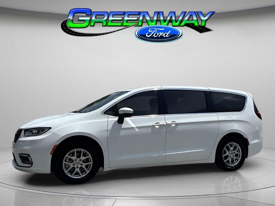 Used 2023 Chrysler Pacifica Touring-L