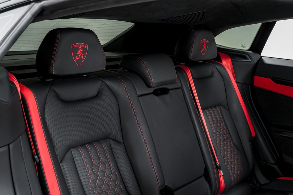 Used 2025 Lamborghini Urus SE image 36