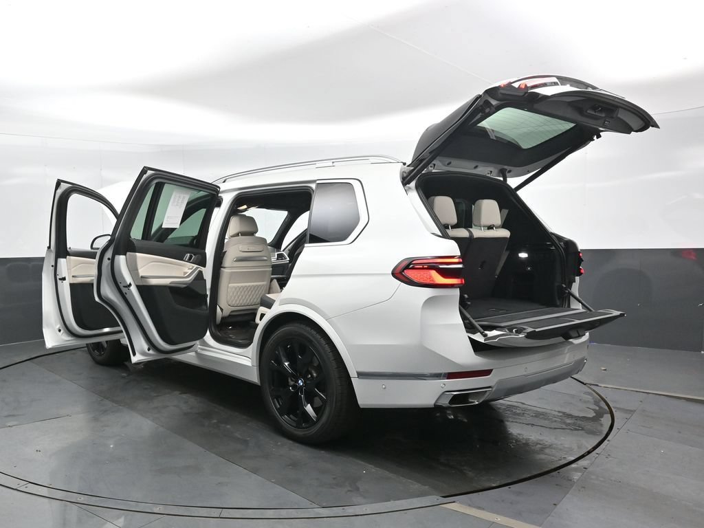 Used 2023 BMW X7 xDrive40i AWD/4WD image 51