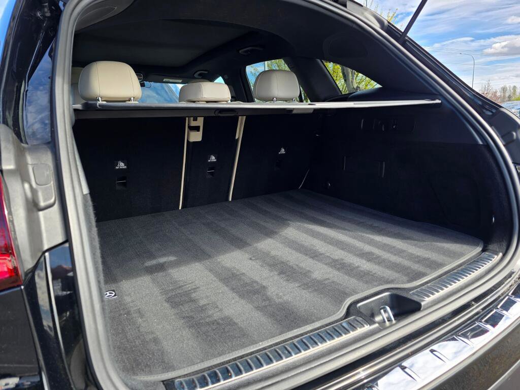 Used 2024 Mercedes-Benz GLC 300 4MATIC w/ Driver Assistance Package image 20
