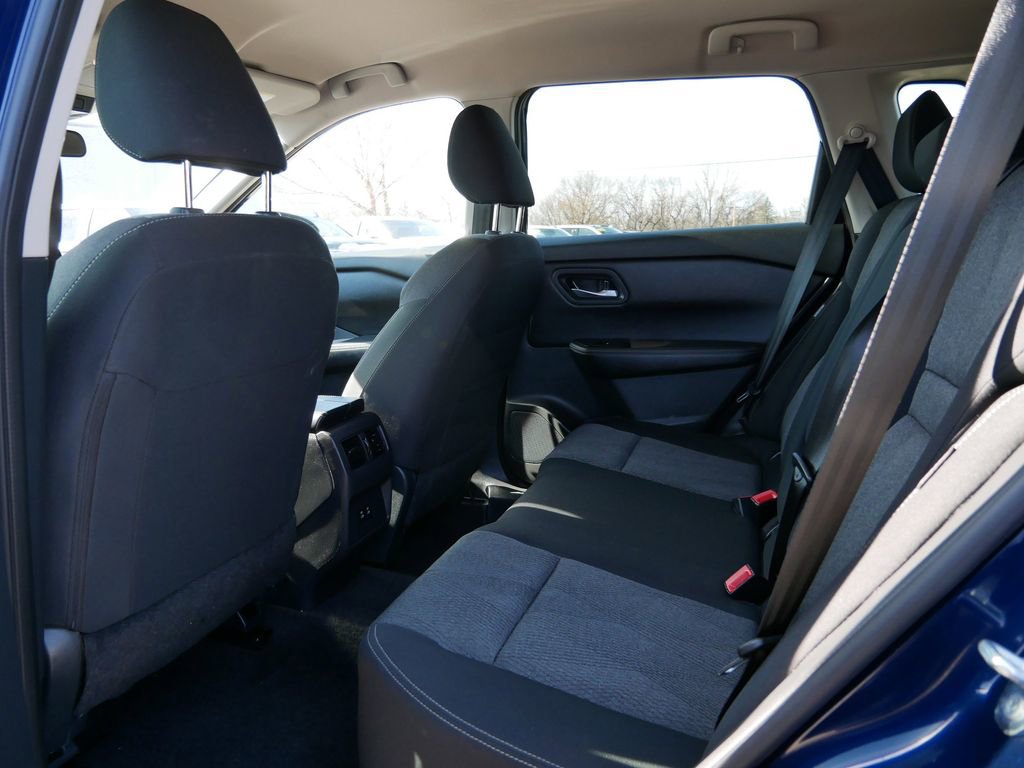 Used 2025 Nissan Rogue SV AWD/4WD image 16
