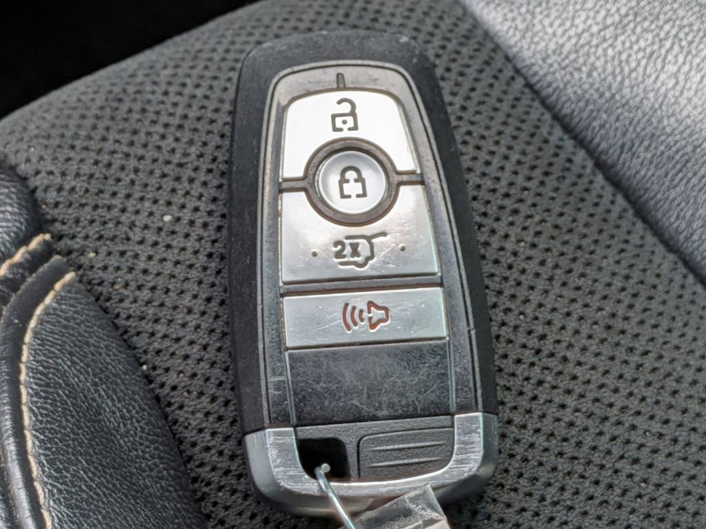 Used 2021 Ford Edge ST image 30