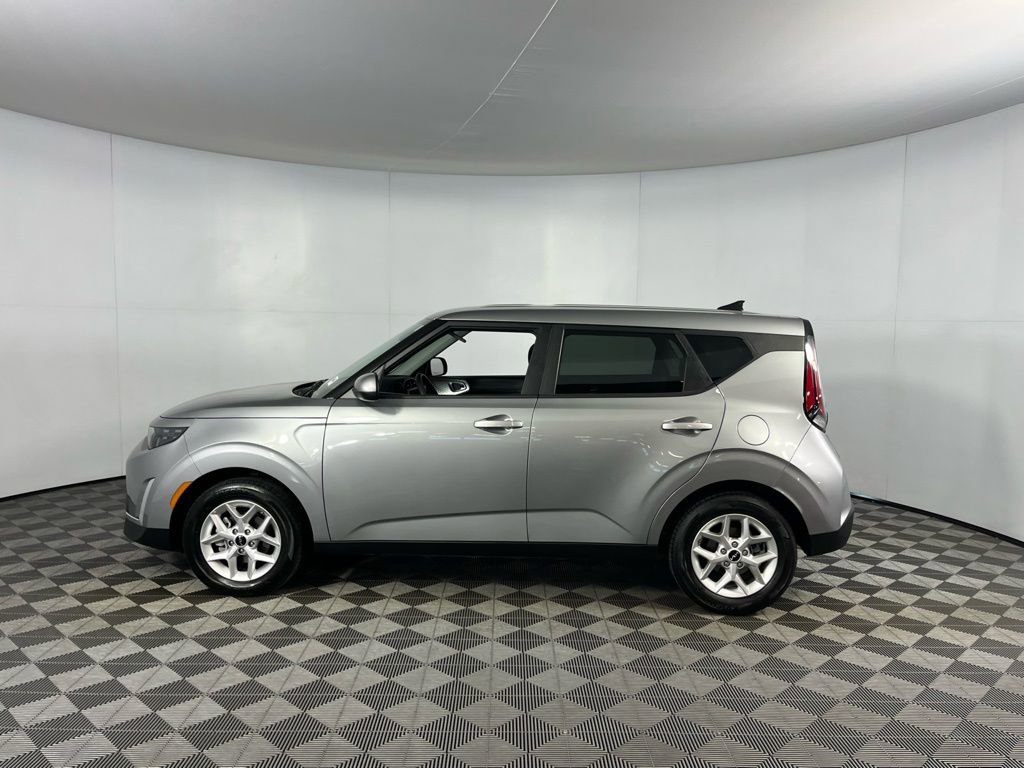 Used 2025 Kia Soul LX image 10