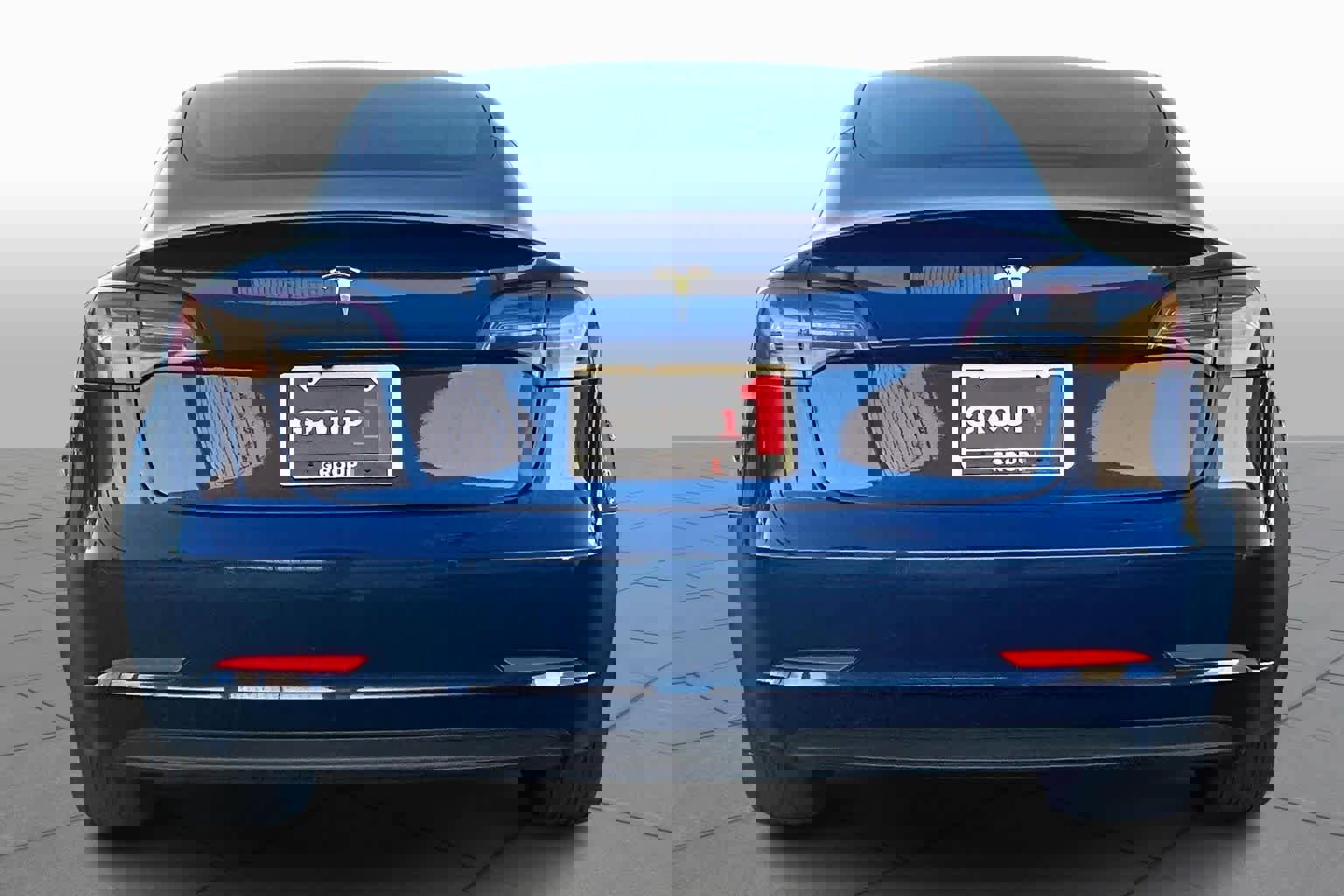 Used 2020 Tesla Model 3 Standard Range image 4