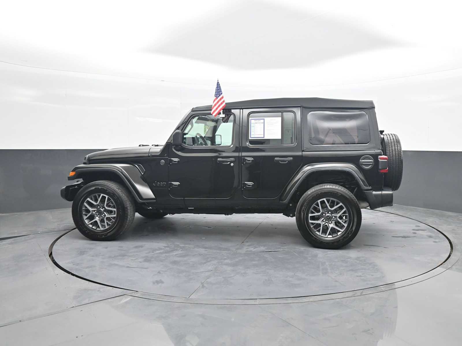 Used 2025 Jeep Wrangler Unlimited Sahara AWD/4WD image 5