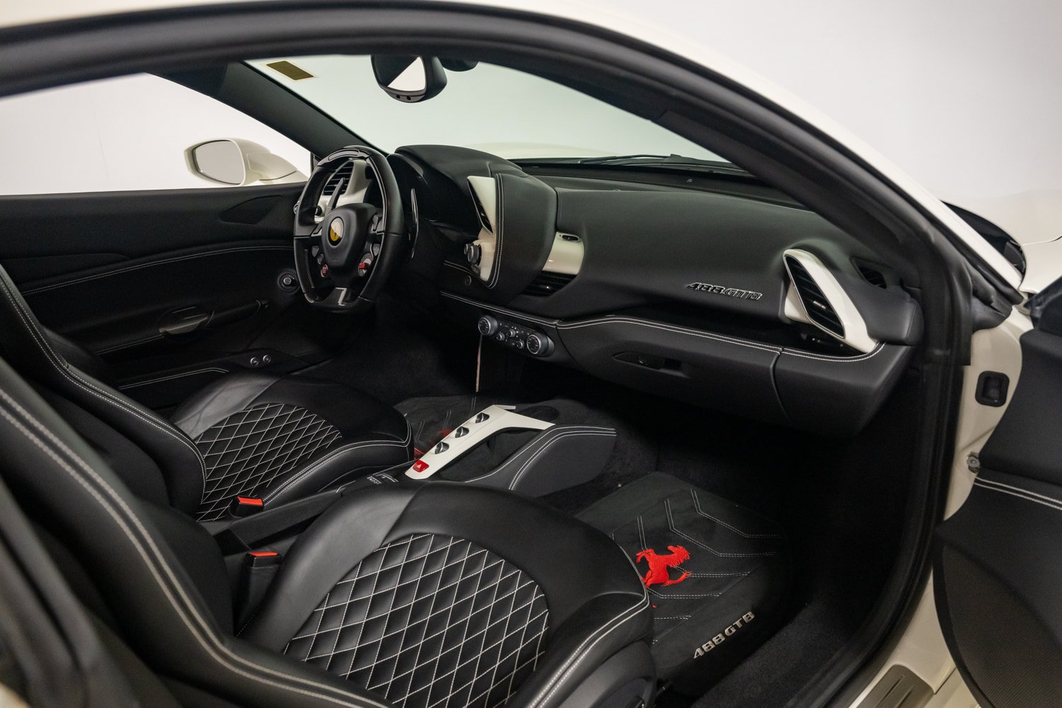 Used 2017 Ferrari 488 GTB RWD image 22