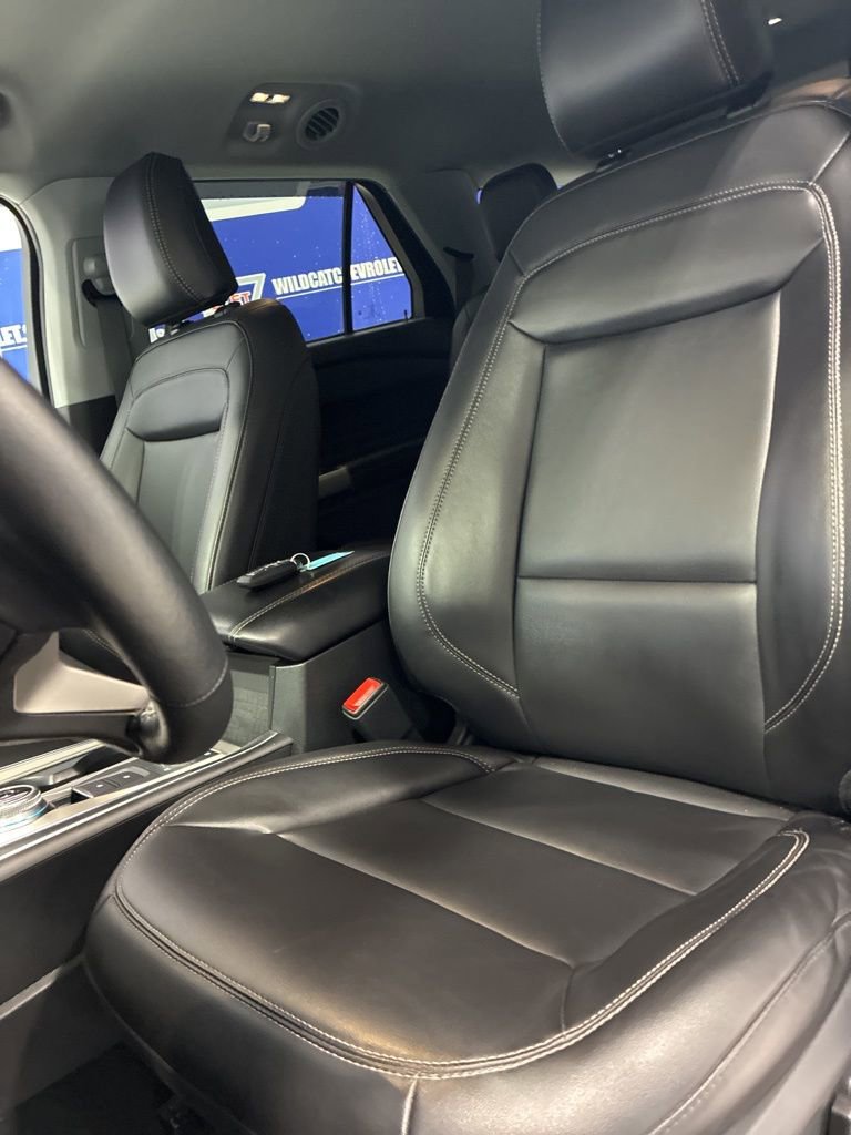 Used 2023 Ford Explorer XLT w/ Equipment Group 202A AWD/4WD image 17