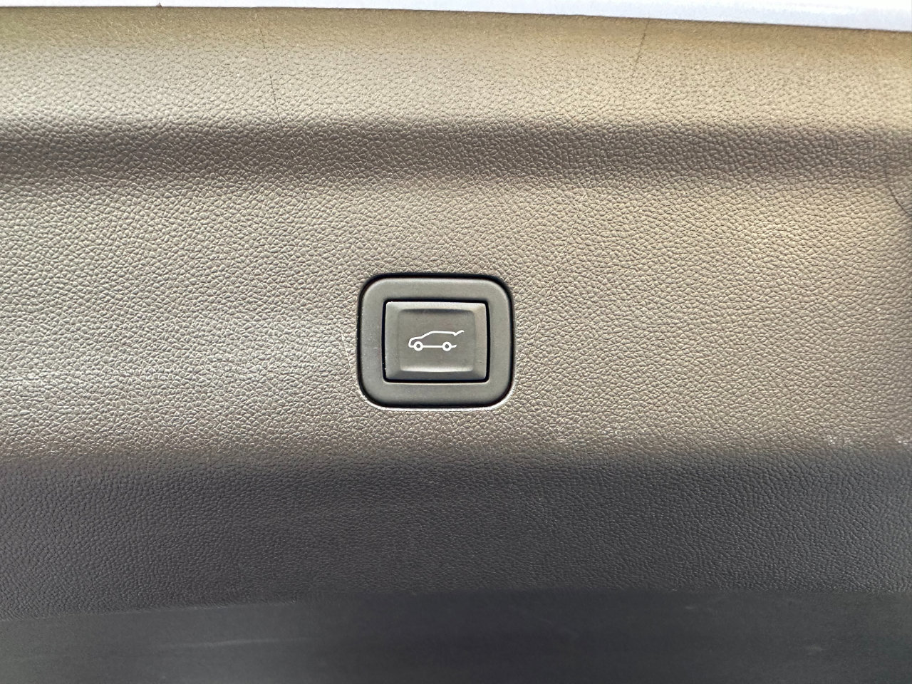 Used 2024 GMC Yukon XL SLT w/ SLT Luxury Package image 39