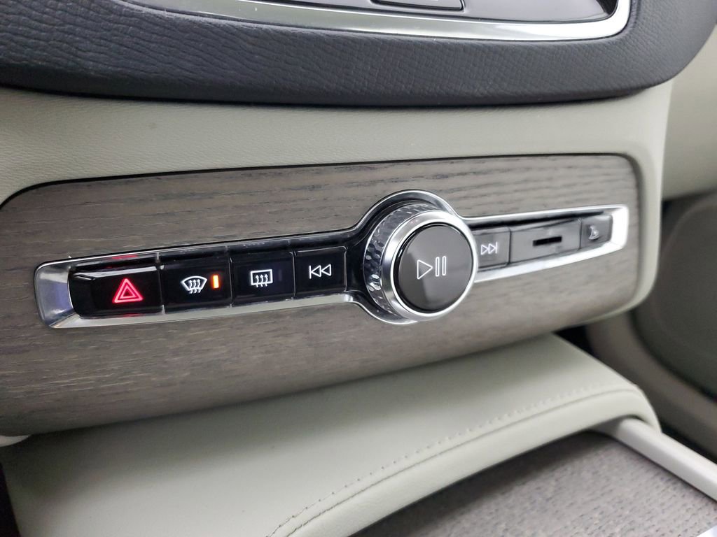 Certified 2024 Volvo XC90 B5 Plus w/ Protection Package Premier image 33