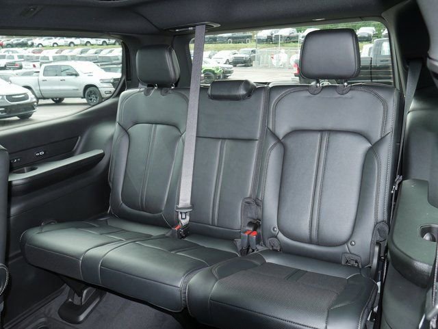 Used 2025 Jeep Wagoneer Series II AWD/4WD image 20