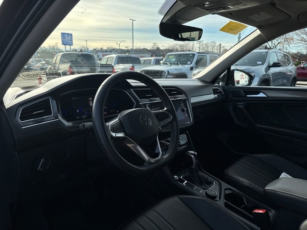 Used 2022 Volkswagen Tiguan SE w/ Panoramic Sunroof Package image 15