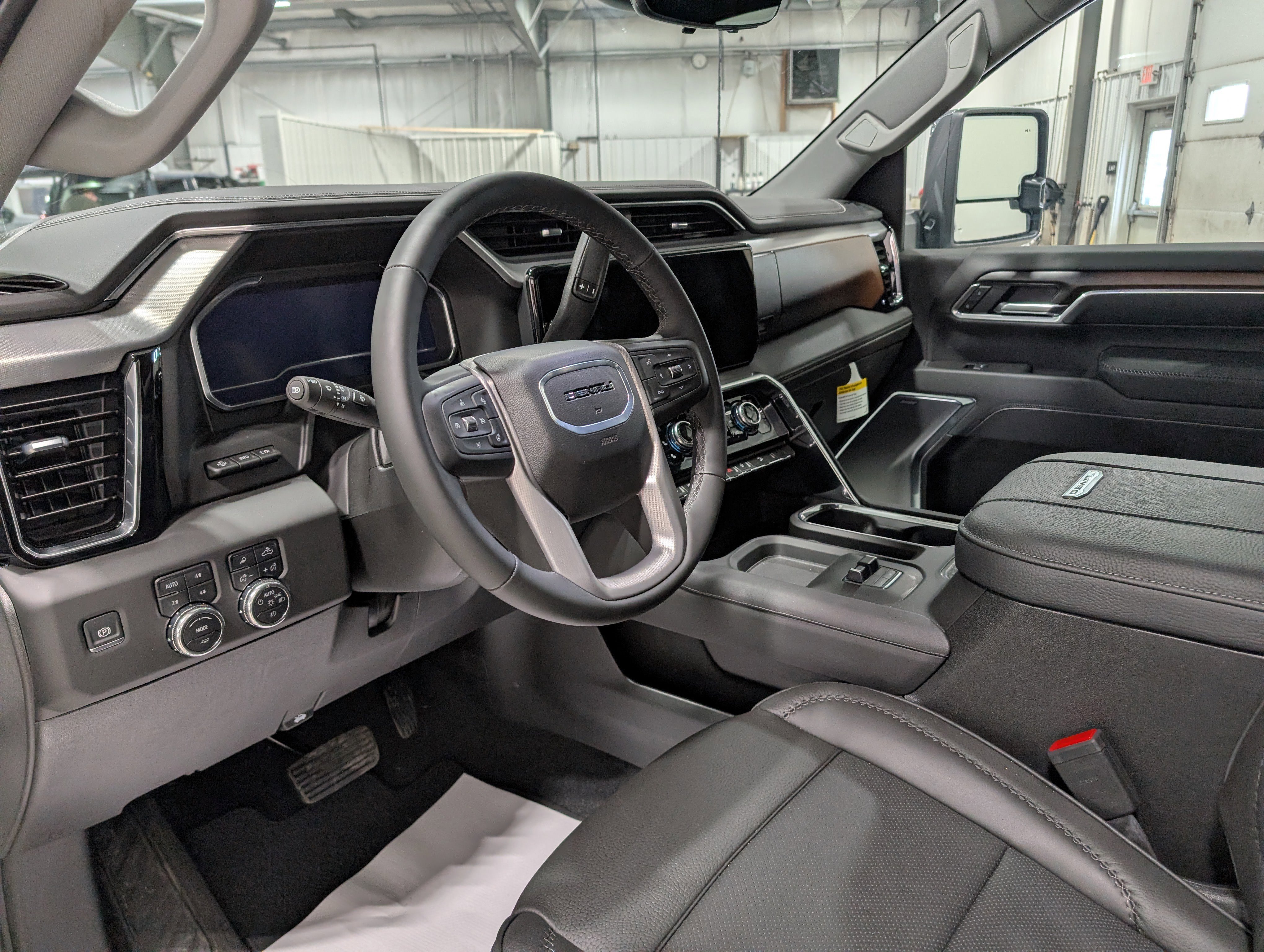 Used 2025 GMC Sierra 3500 Denali w/ Denali Reserve Package AWD/4WD image 16