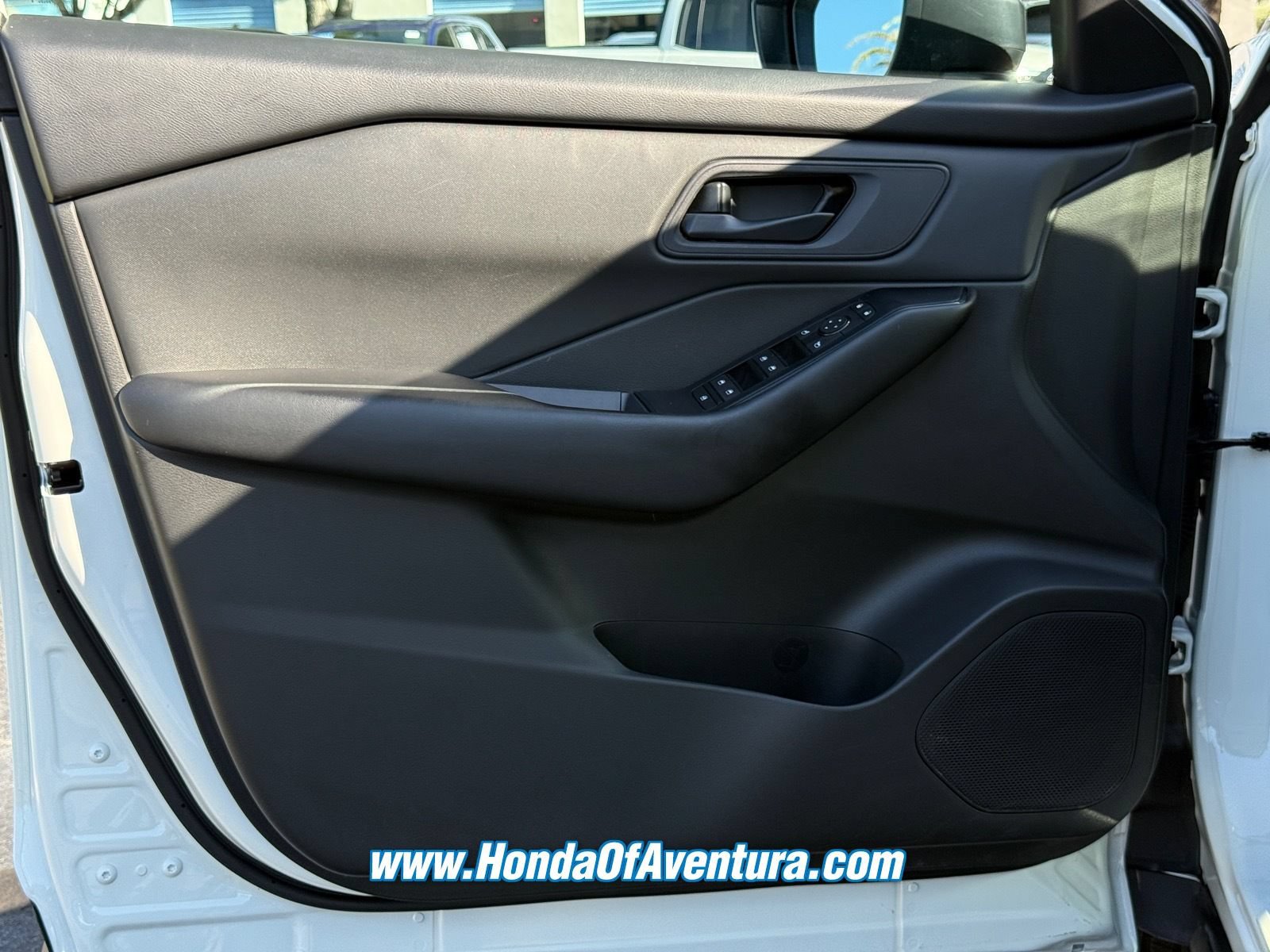 Used 2024 Nissan Rogue S AWD/4WD image 22