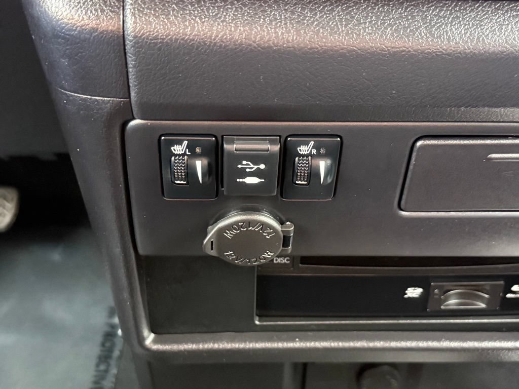Used 2020 Toyota Sienna SE Premium w/ Nightshade Edition FWD image 41