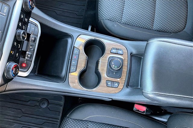 Used 2023 GMC Acadia SLE w/ Driver Convenience Package image 18