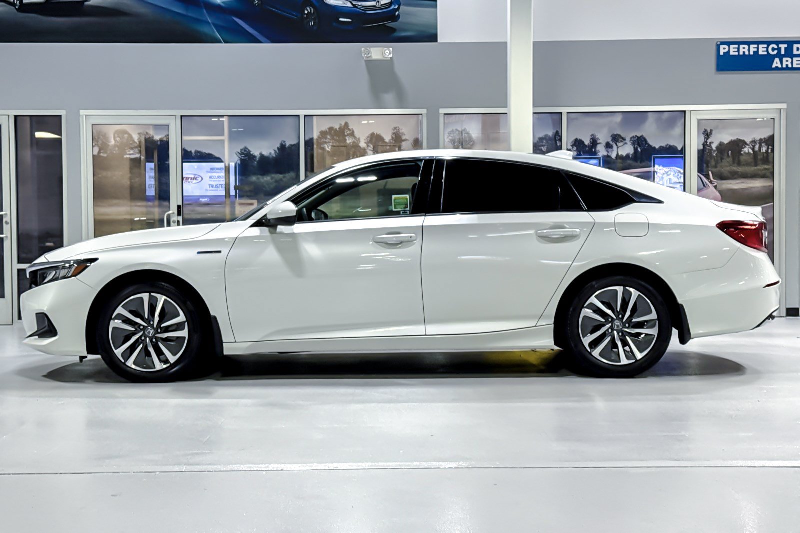 Used 2021 Honda Accord Hybrid image 2