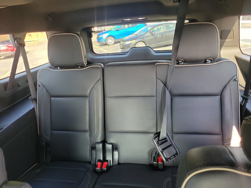 Used 2023 Chevrolet Suburban Premier AWD/4WD image 19