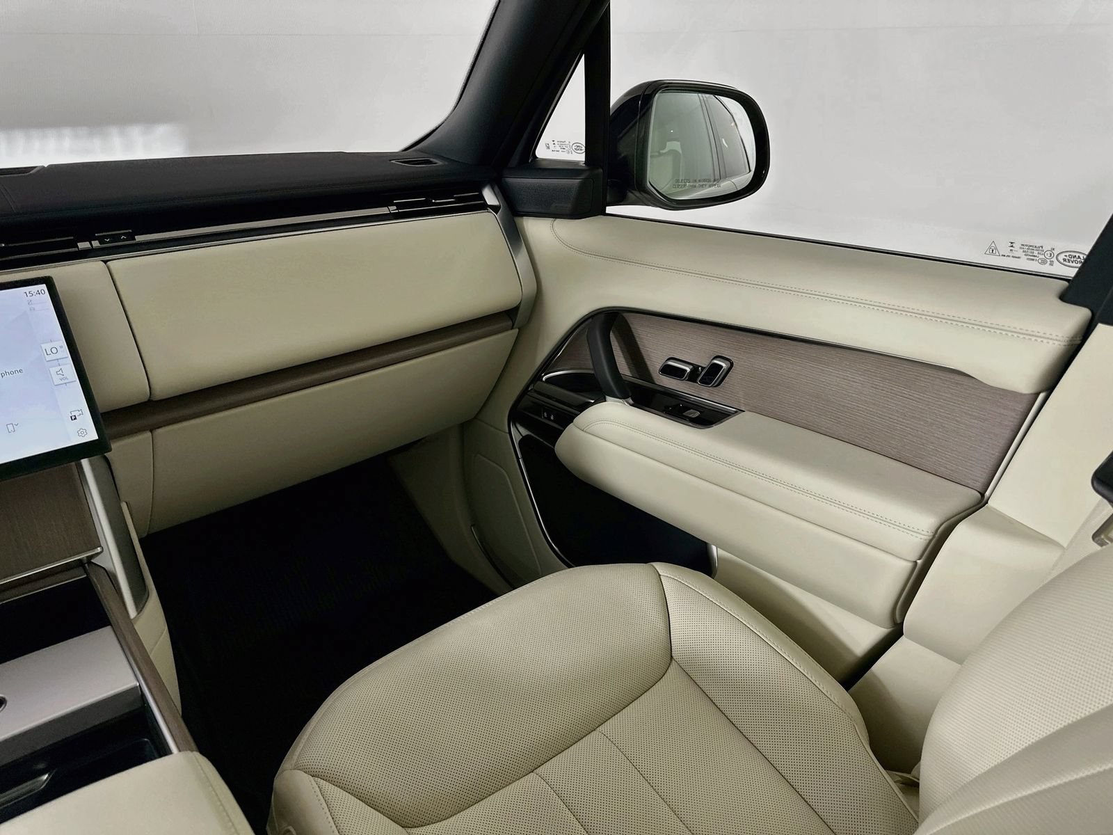 New 2026 Land Rover Range Rover Long Wheelbase SE AWD/4WD image 23