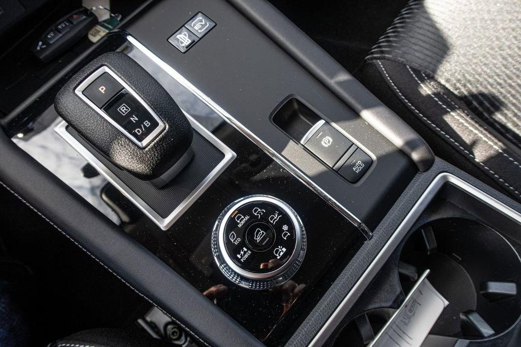 New 2024 Mitsubishi Outlander ES image 39