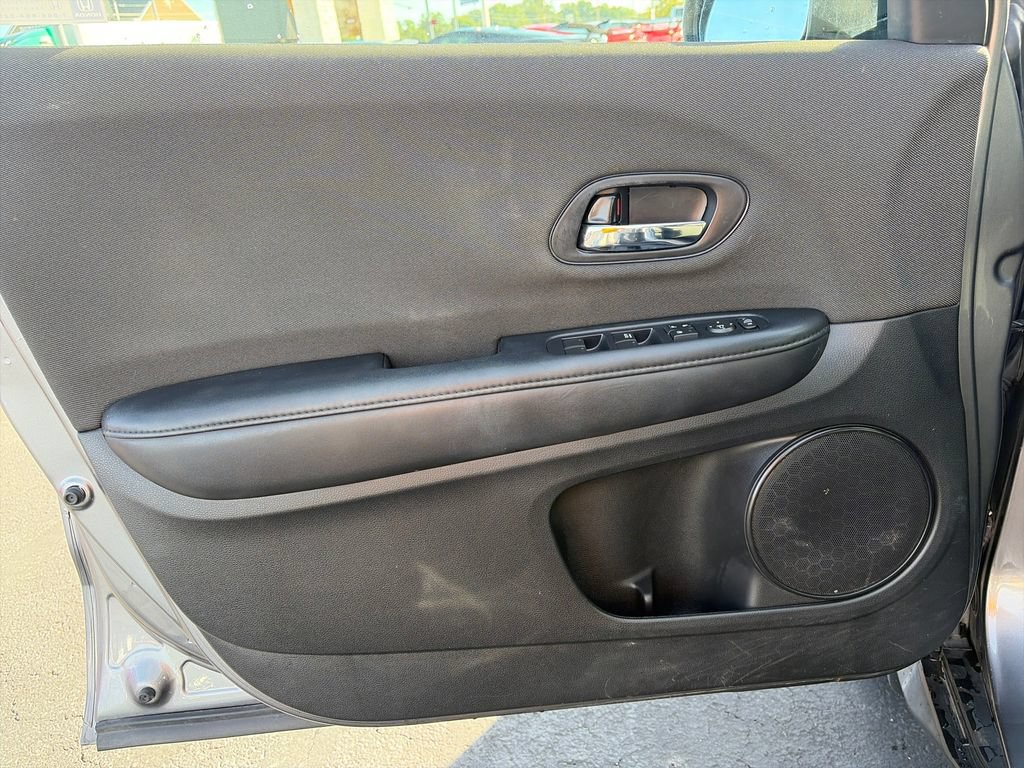 Used 2019 Honda HR-V LX image 15