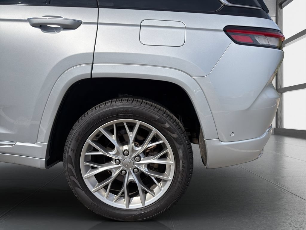 Used 2023 Jeep Grand Cherokee Summit AWD/4WD image 25