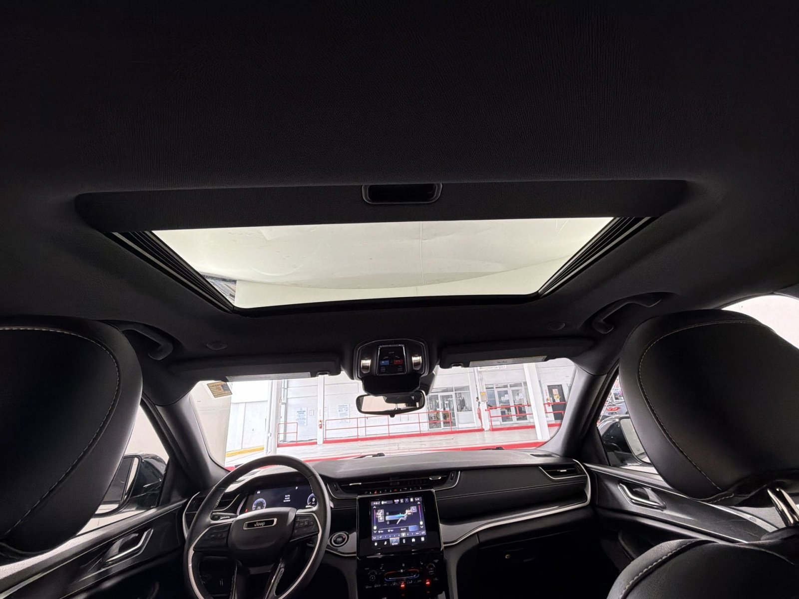 Used 2023 Jeep Grand Cherokee Altitude image 23