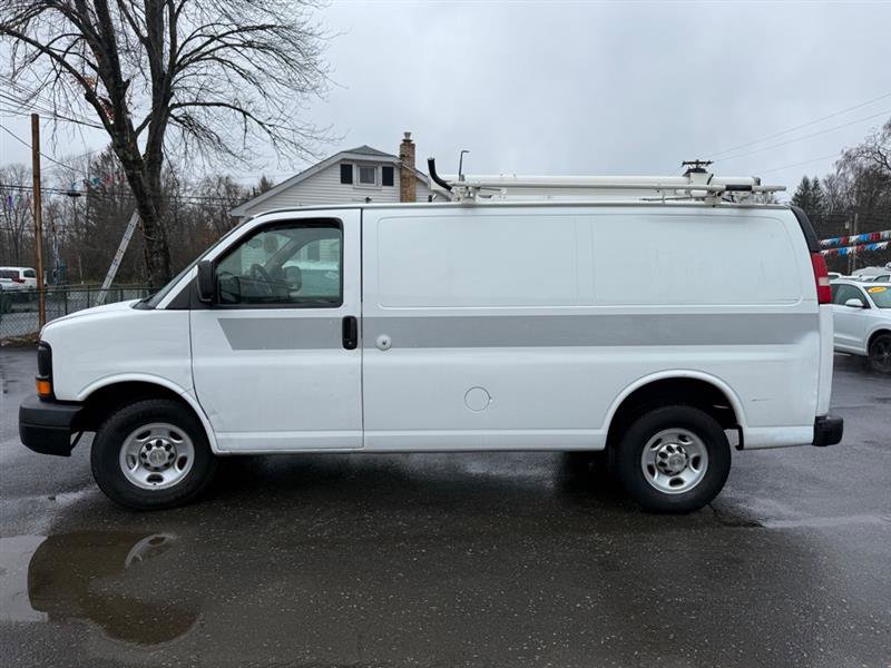 Used 2011 Chevrolet Express 2500 image 9