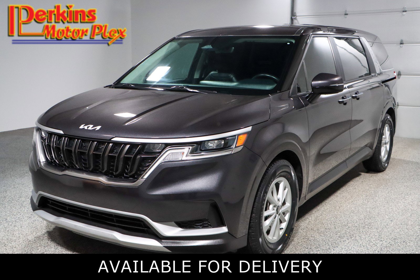 Used 2024 Kia Carnival LX image 1