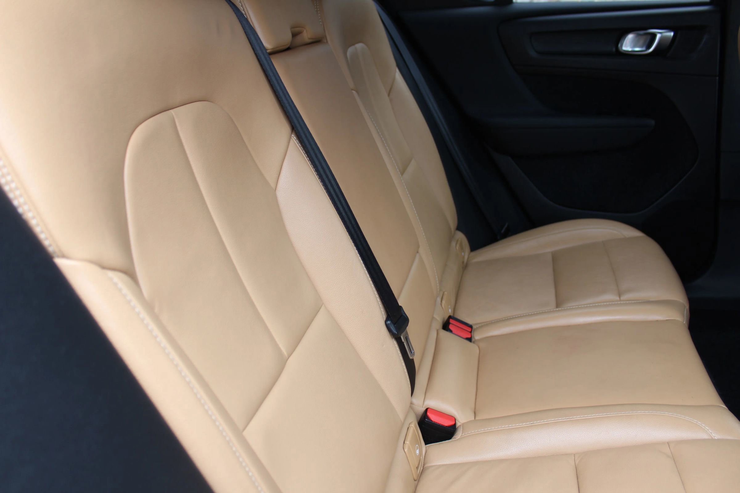 Used 2019 Volvo XC40 T5 Momentum image 15