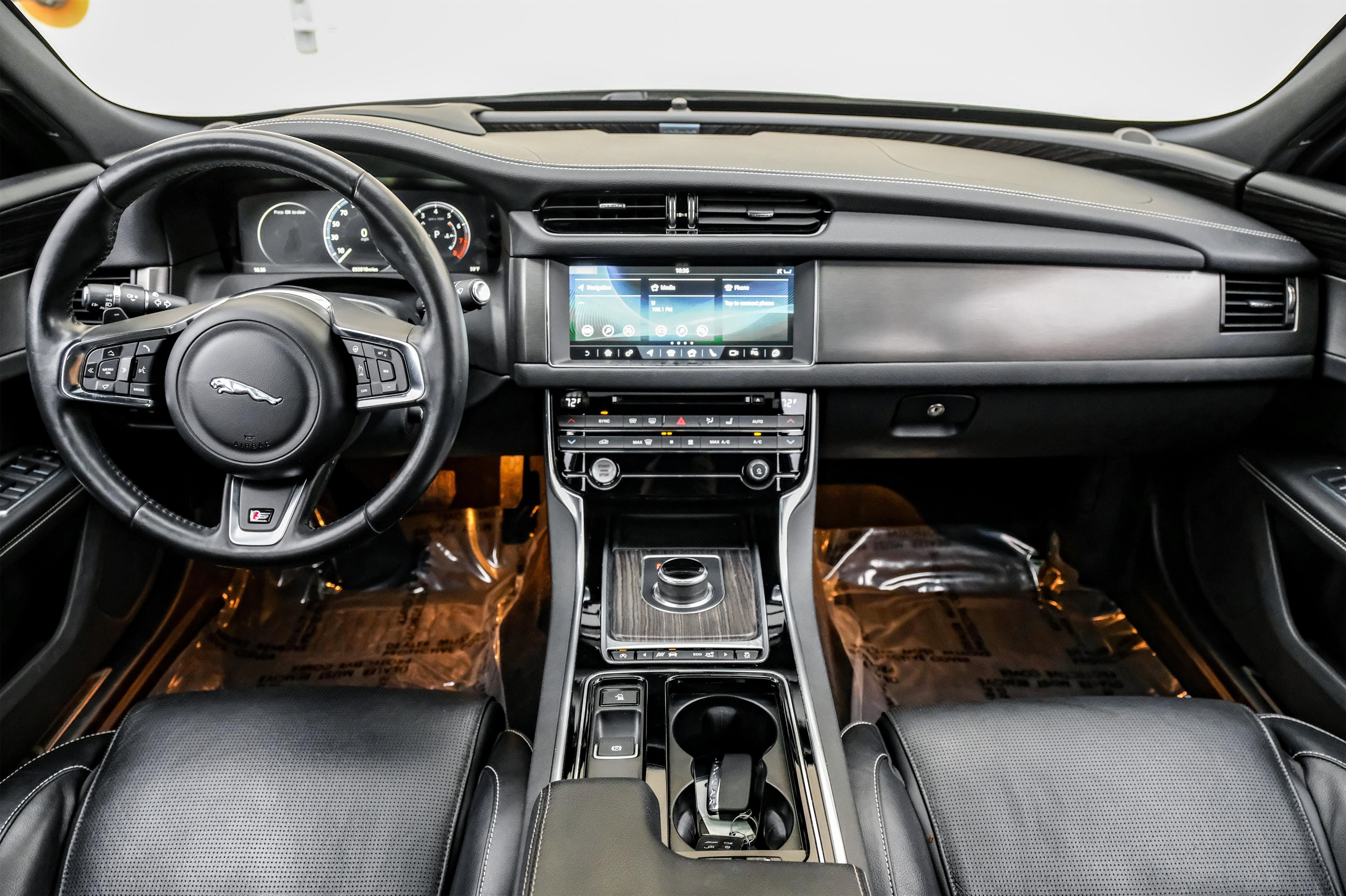 Used 2017 Jaguar XF S image 14