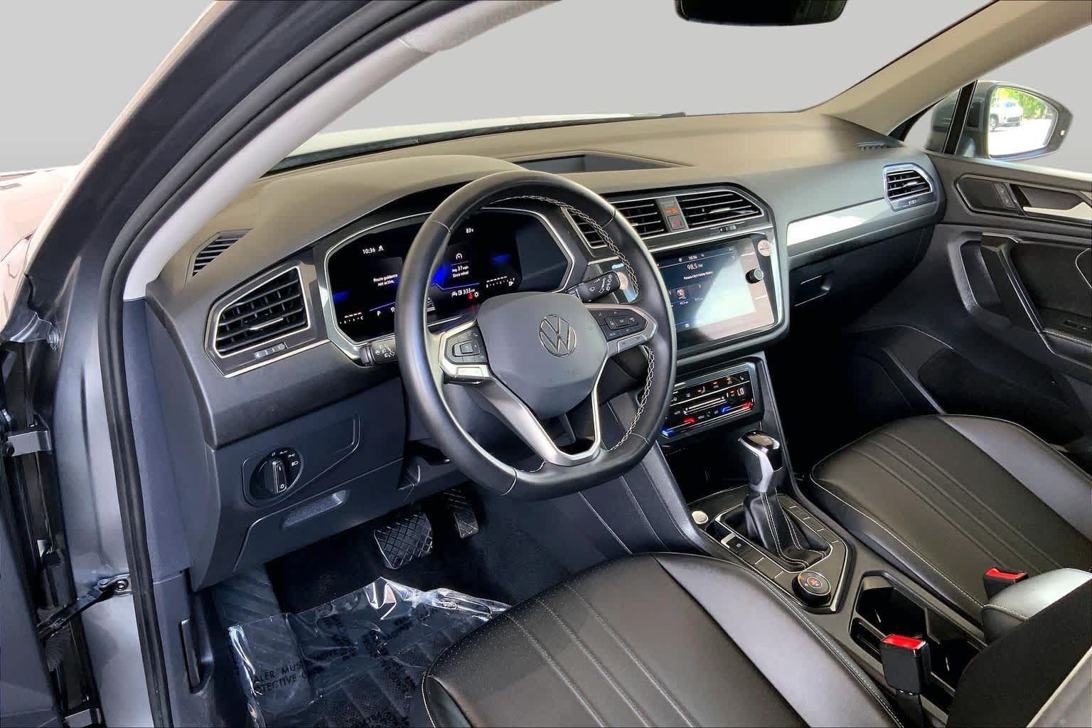 Used 2024 Volkswagen Tiguan SE AWD/4WD image 18