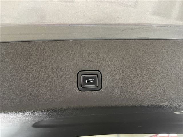 Used 2021 Chevrolet Traverse LT AWD/4WD image 36