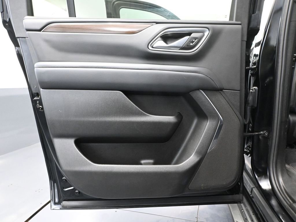 Used 2024 GMC Yukon XL SLE image 35