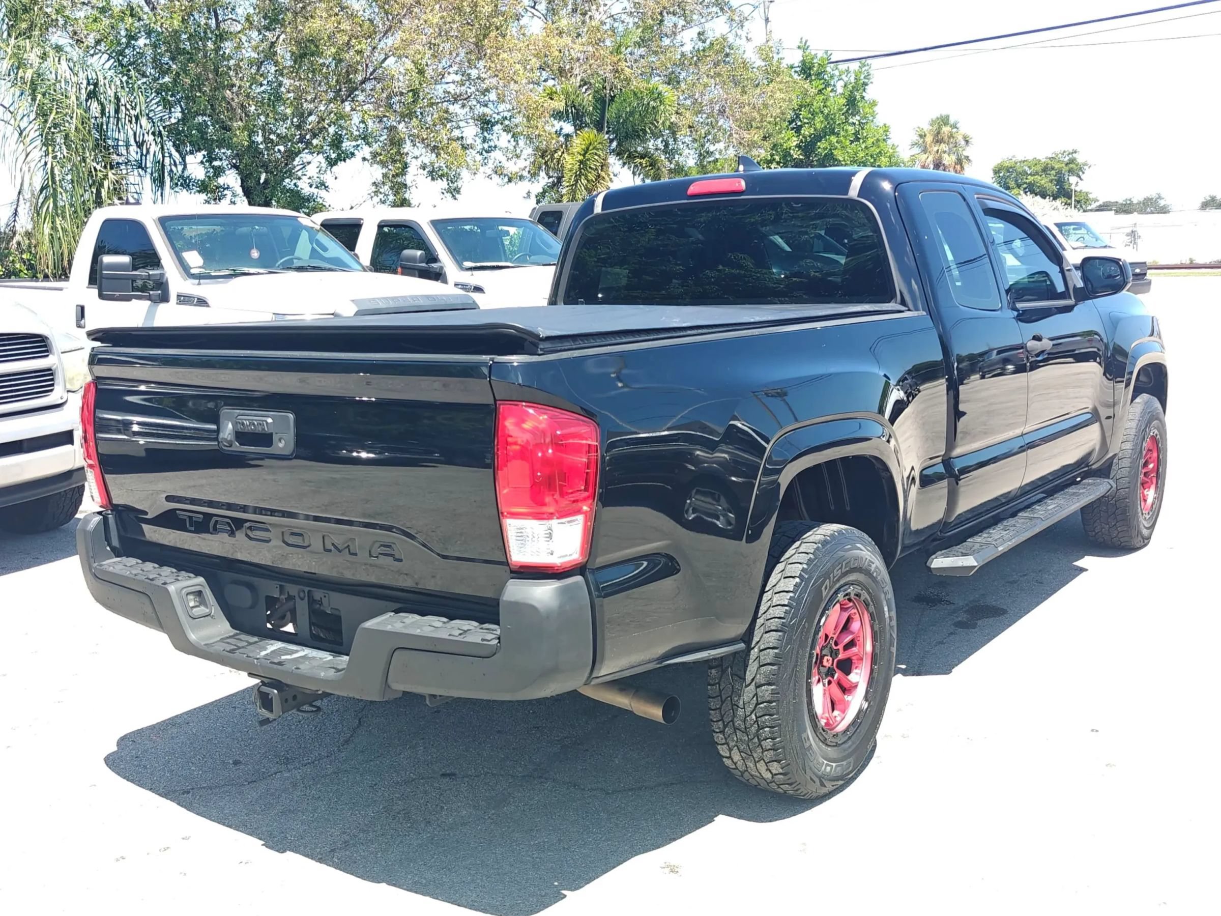 Used 2017 Toyota Tacoma SR RWD image 7