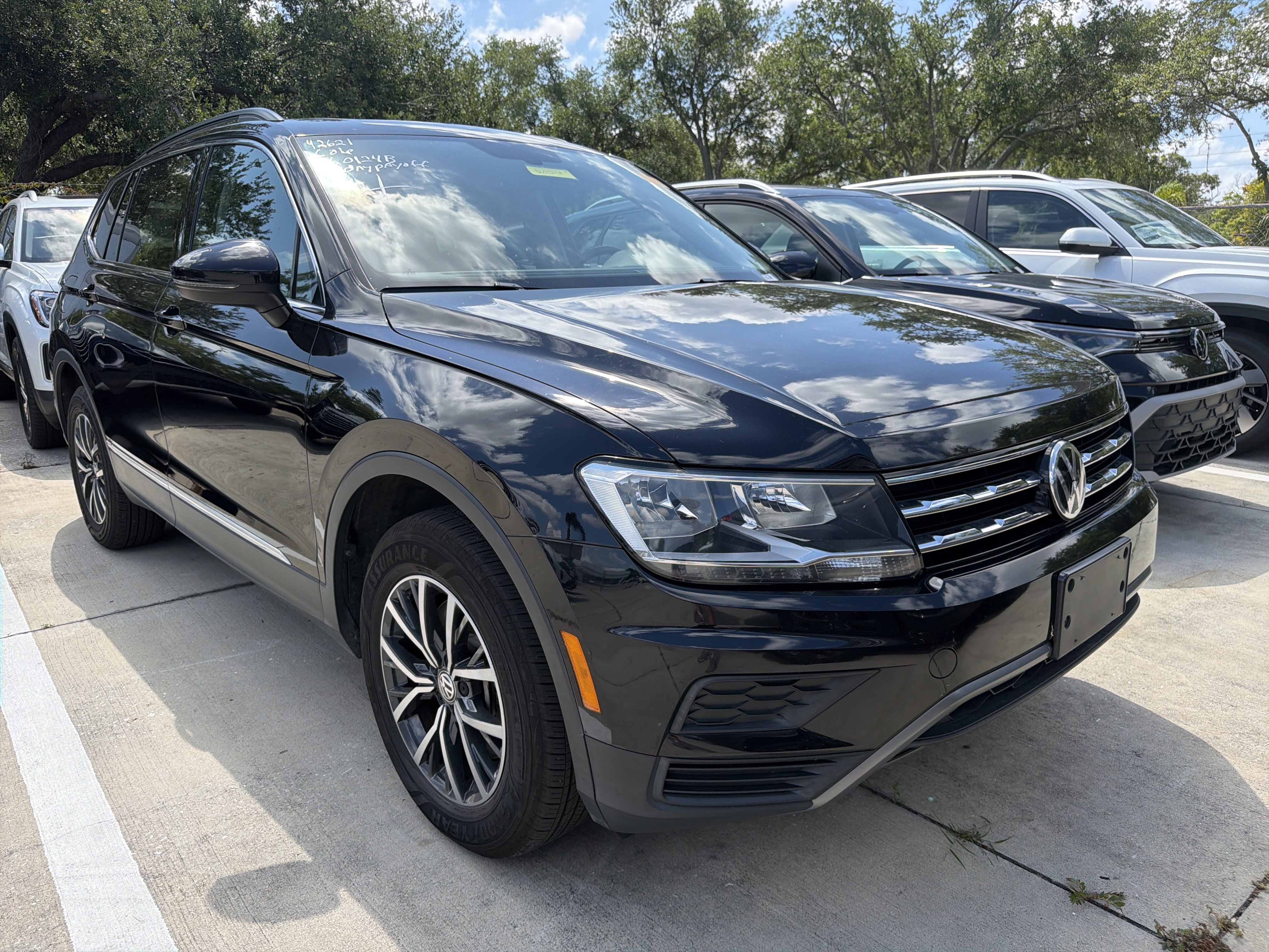Used 2020 Volkswagen Tiguan SE w/ Panoramic Sunroof Package AWD/4WD image 1
