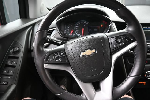 Used 2019 Chevrolet Trax LT w/ LT Convenience Package FWD image 8