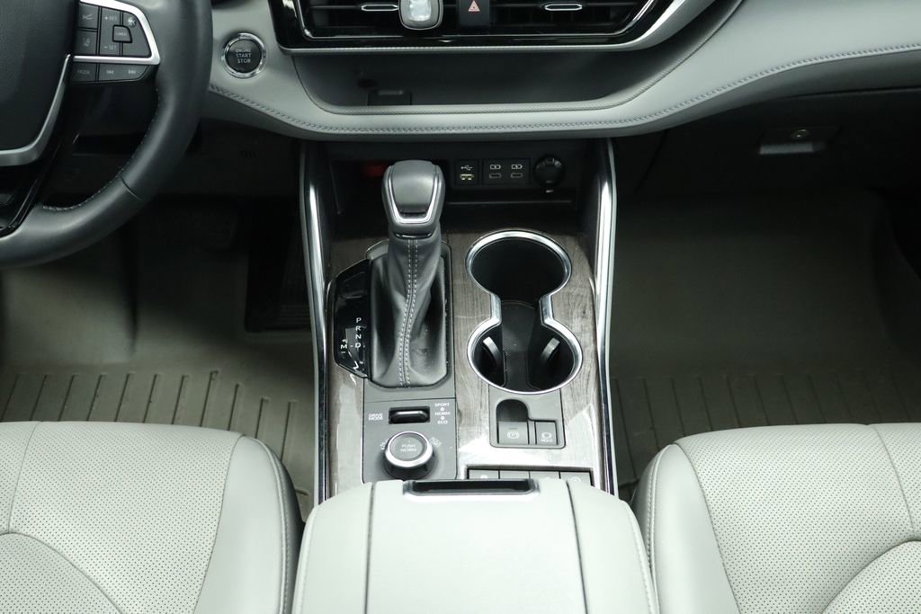 Used 2022 Toyota Highlander Platinum AWD/4WD image 30