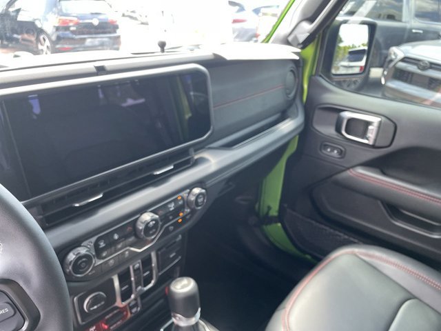 Used 2025 Jeep Wrangler Unlimited Rubicon AWD/4WD image 13
