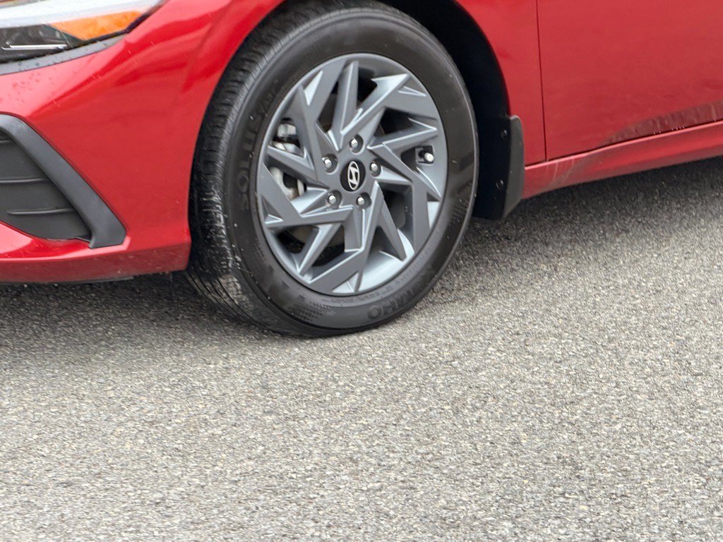 Used 2024 Hyundai Elantra Blue image 24