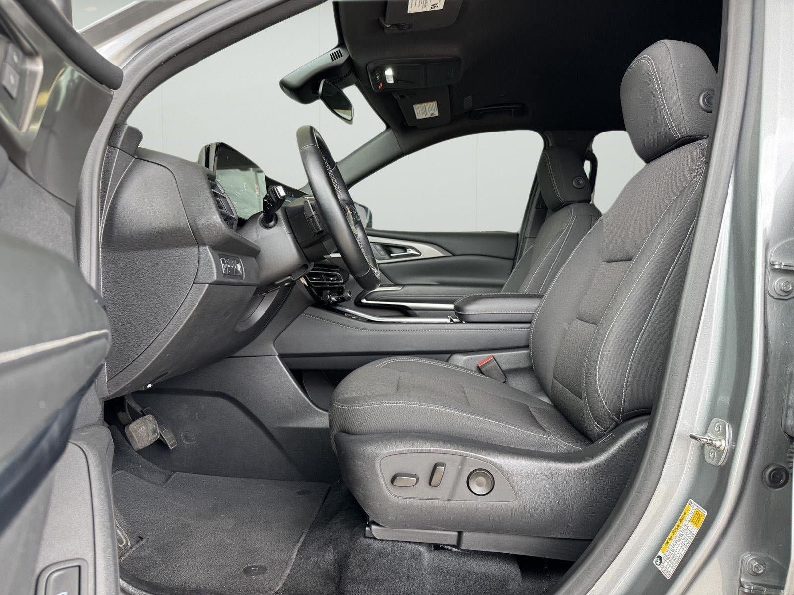 Used 2024 Chevrolet Traverse LT AWD/4WD image 11