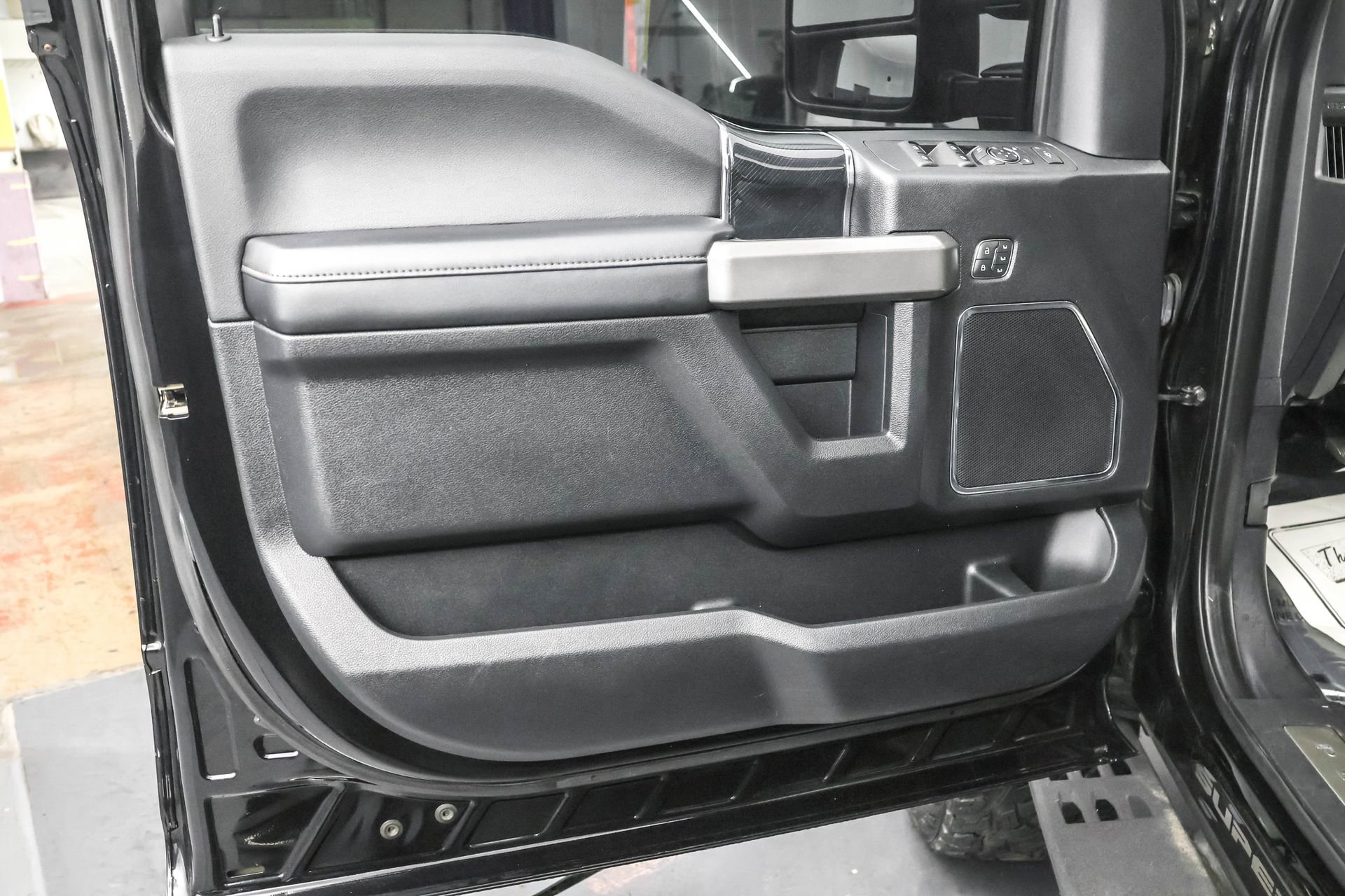 Used 2020 Ford F250 Platinum w/ Tremor Off-Road Package image 30