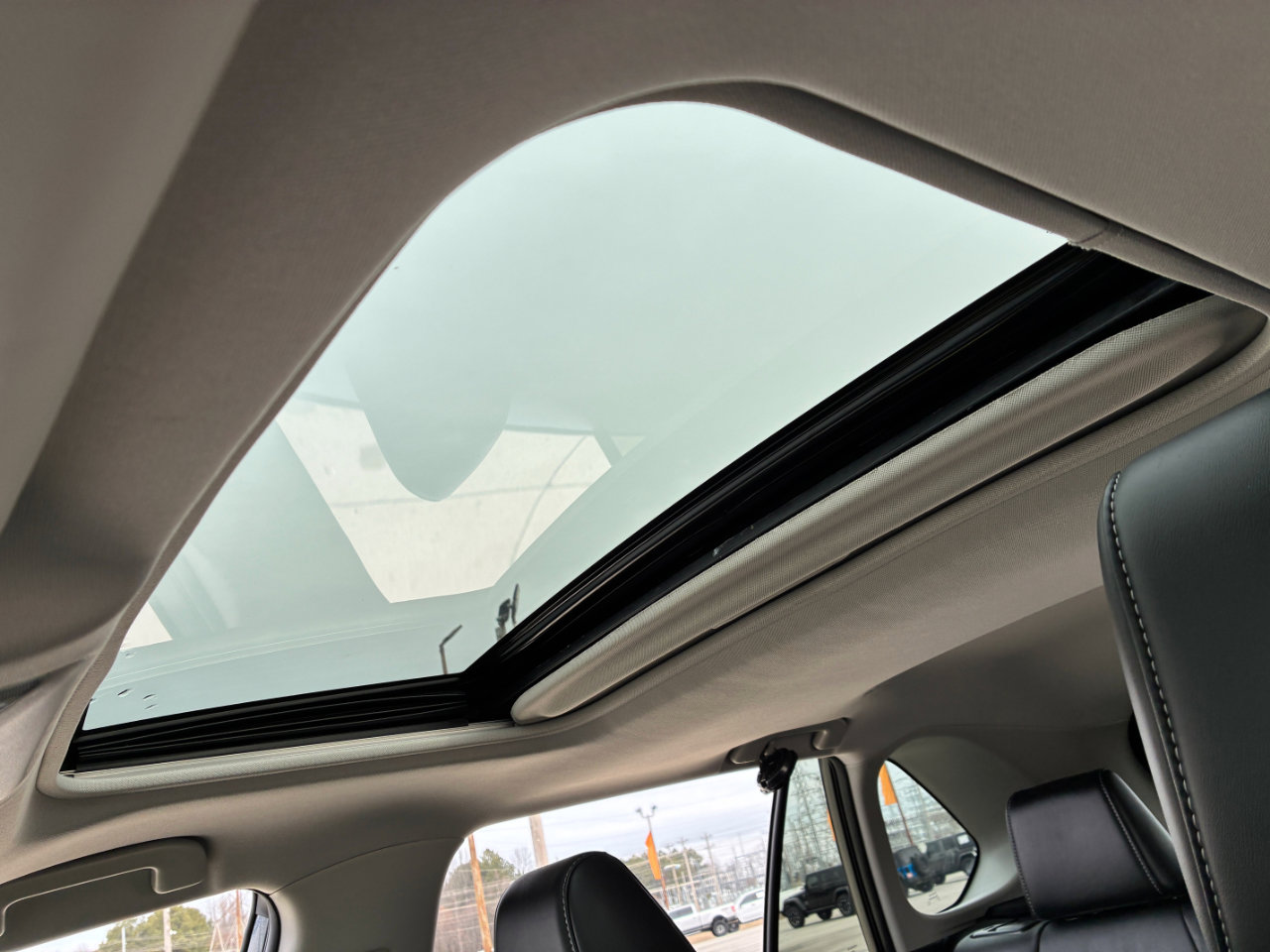 Used 2021 Toyota RAV4 XLE Premium image 12