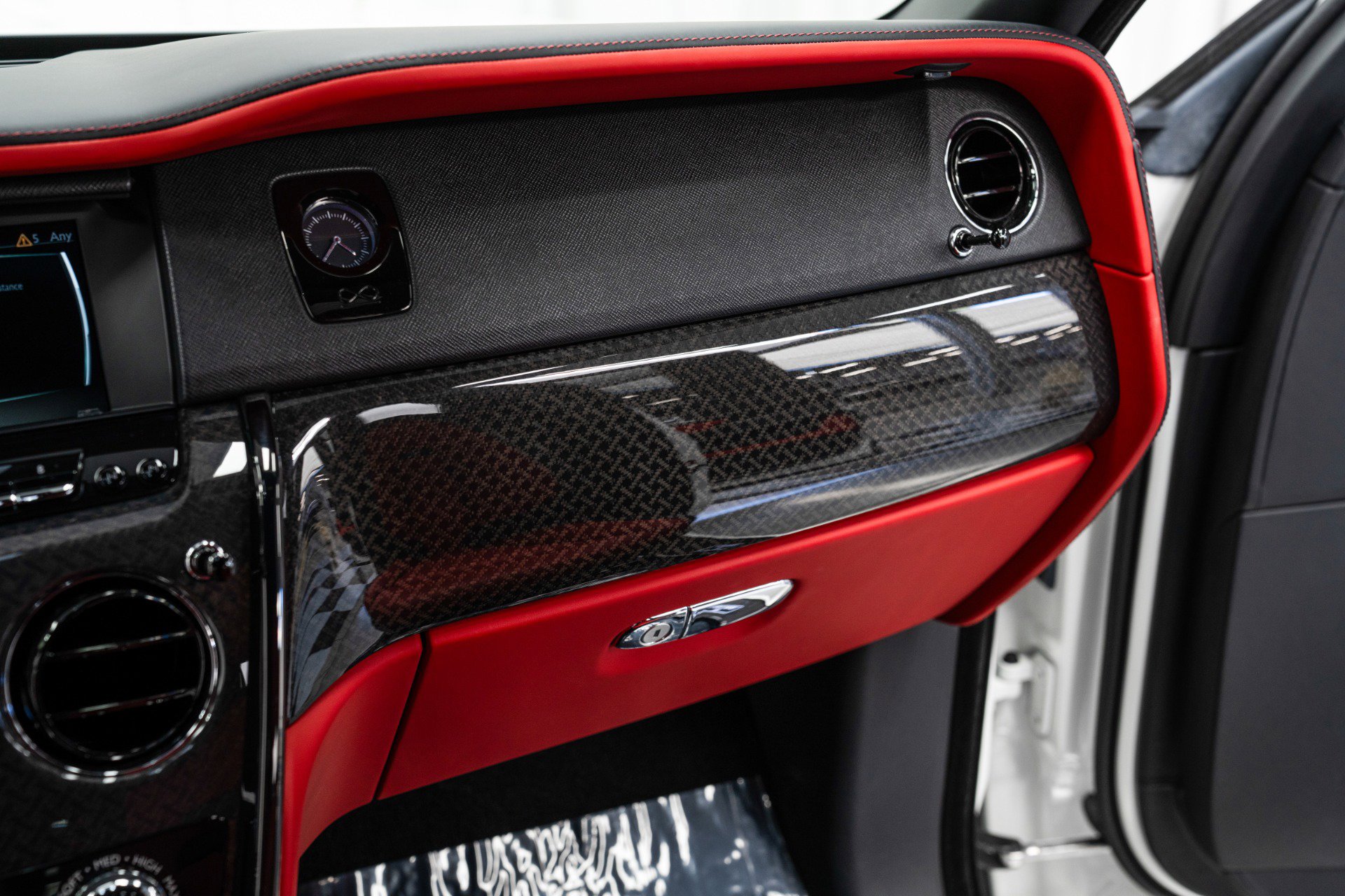 Used 2023 Rolls-Royce Cullinan Black Badge w/ Dark Exterior Package image 24