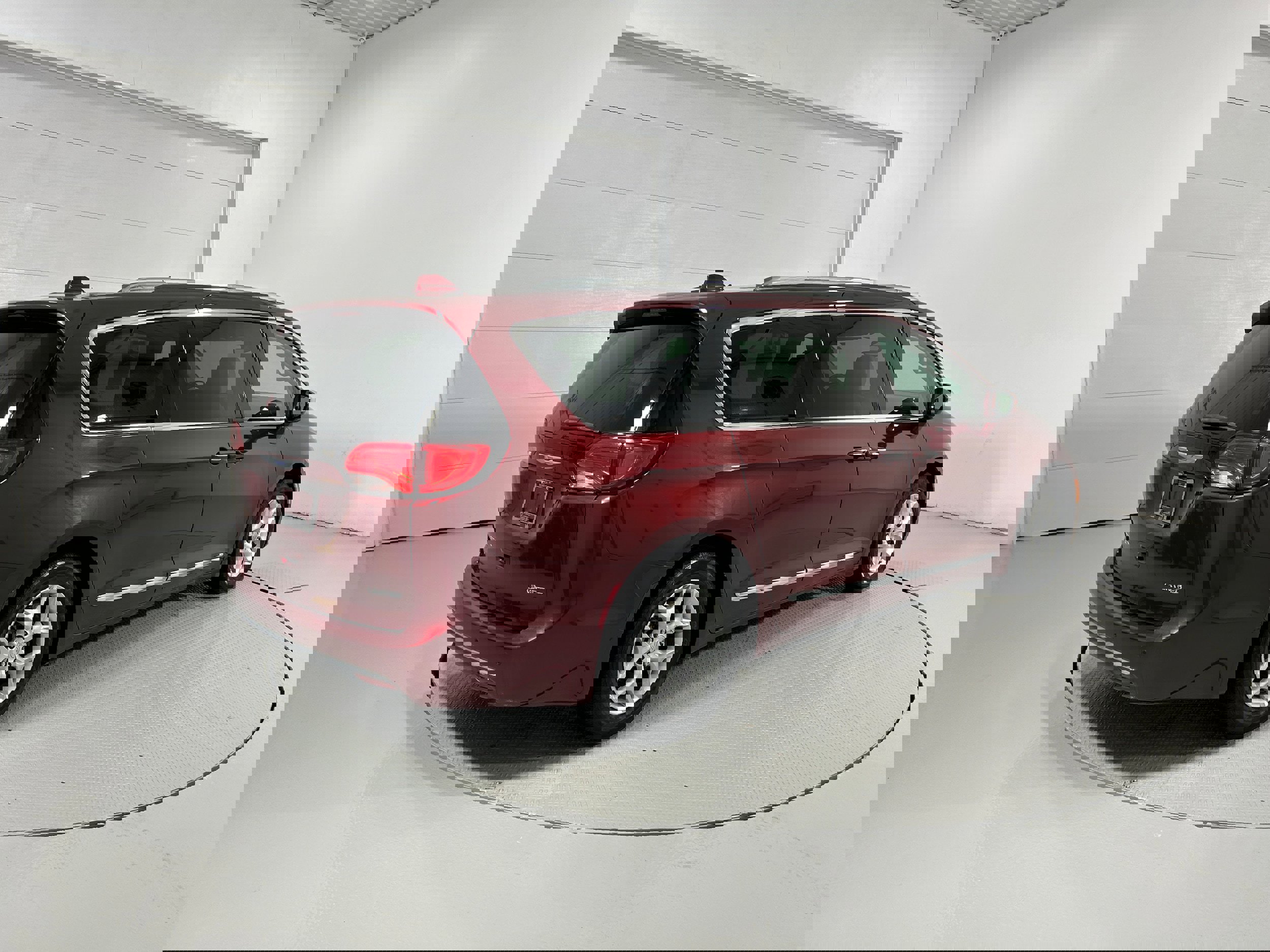 Used 2020 Chrysler Pacifica Limited image 41