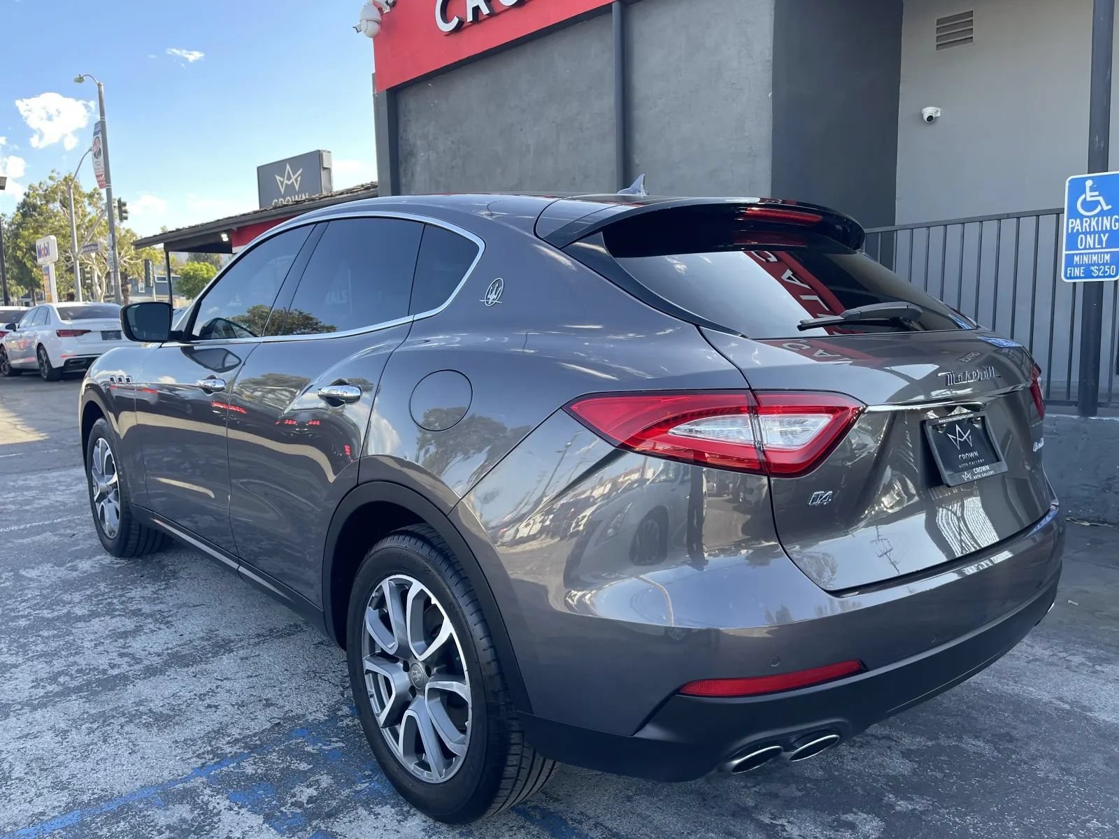 Used 2017 Maserati Levante AWD/4WD image 7